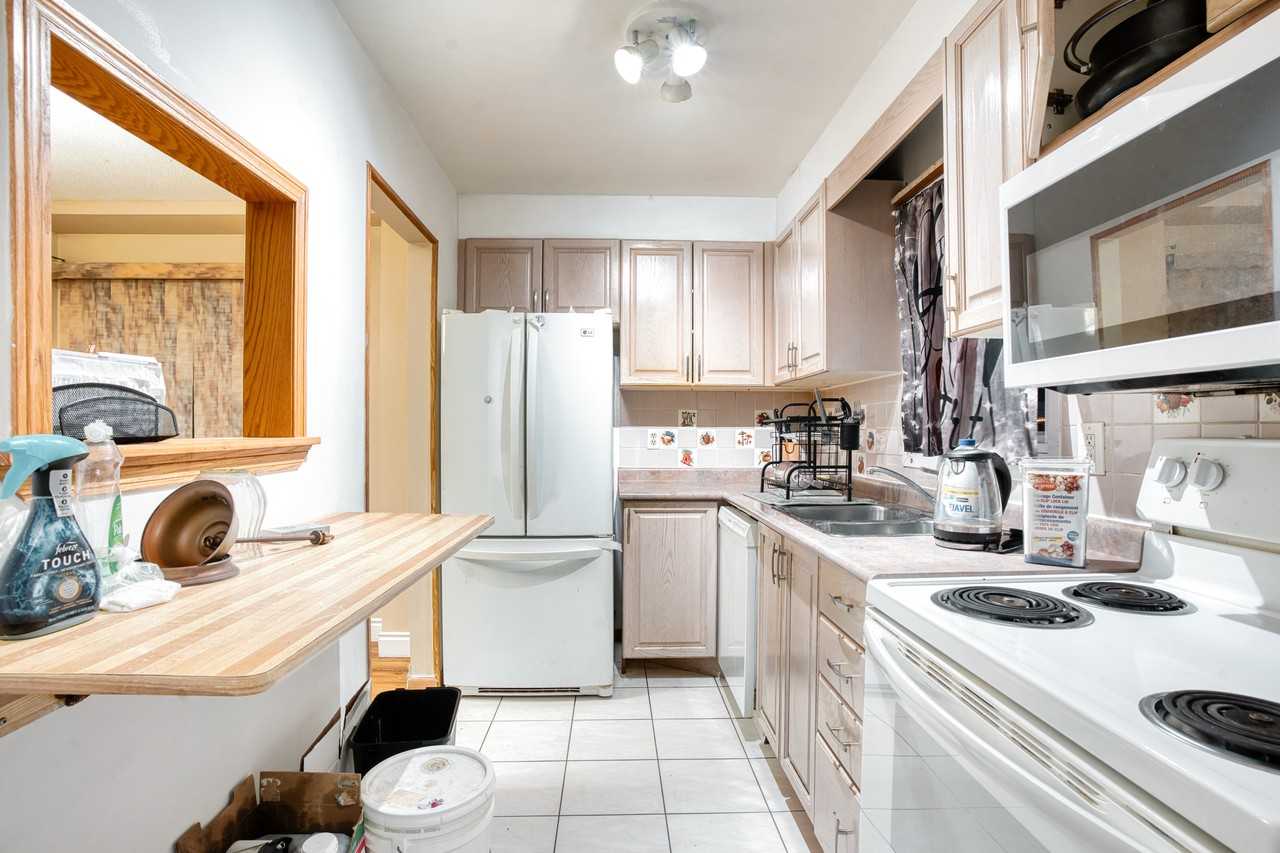 2 Hyde Park Court - Photo 5 of 12