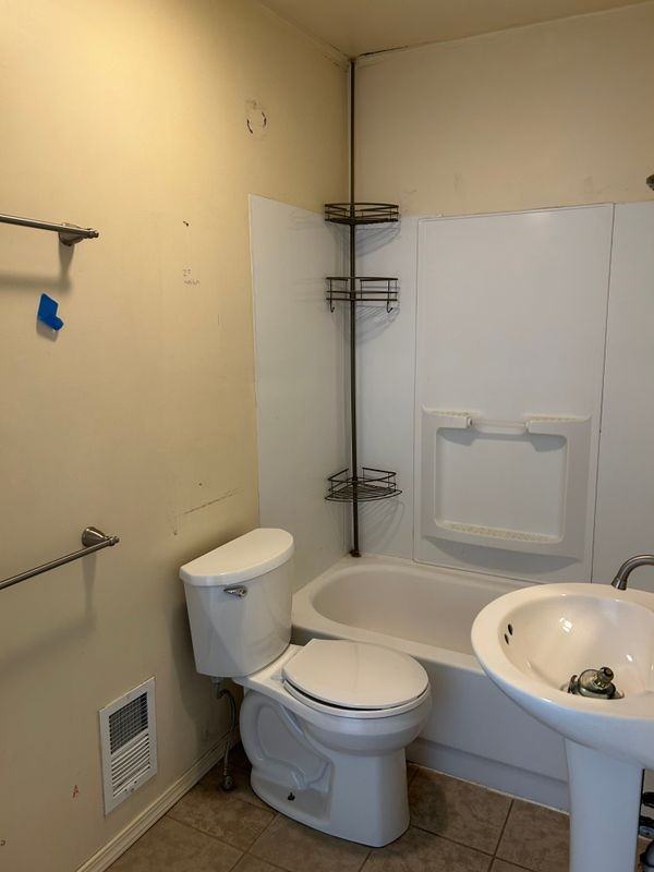 951 Lincoln St ##B - Photo 3 of 8