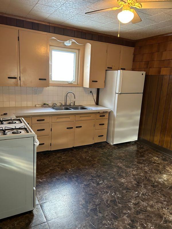 951 Lincoln St ##B - Photo 4 of 8