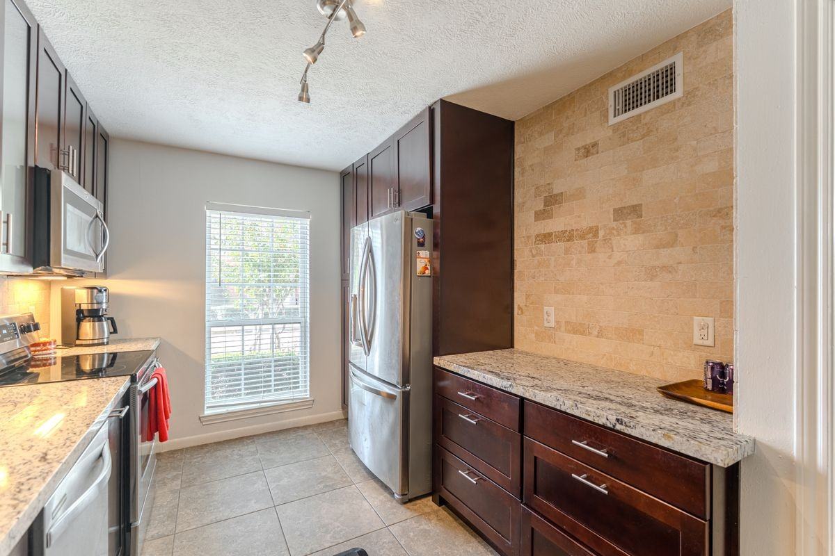 6339 Del Monte Dr - Photo 7 of 29