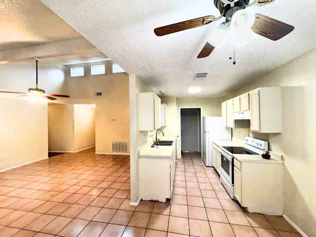 14930 Moss Arbor - Photo 5 of 19