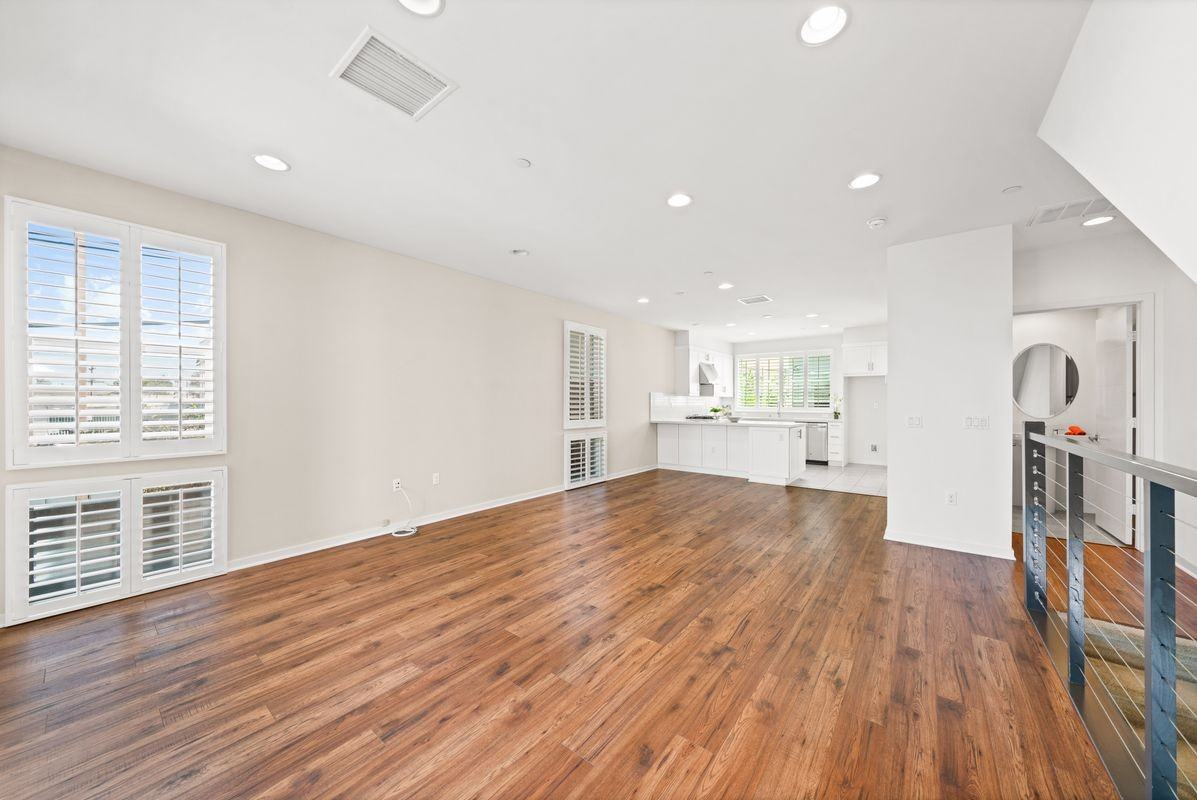 1533 Sullivan Ave - Photo 2 of 11