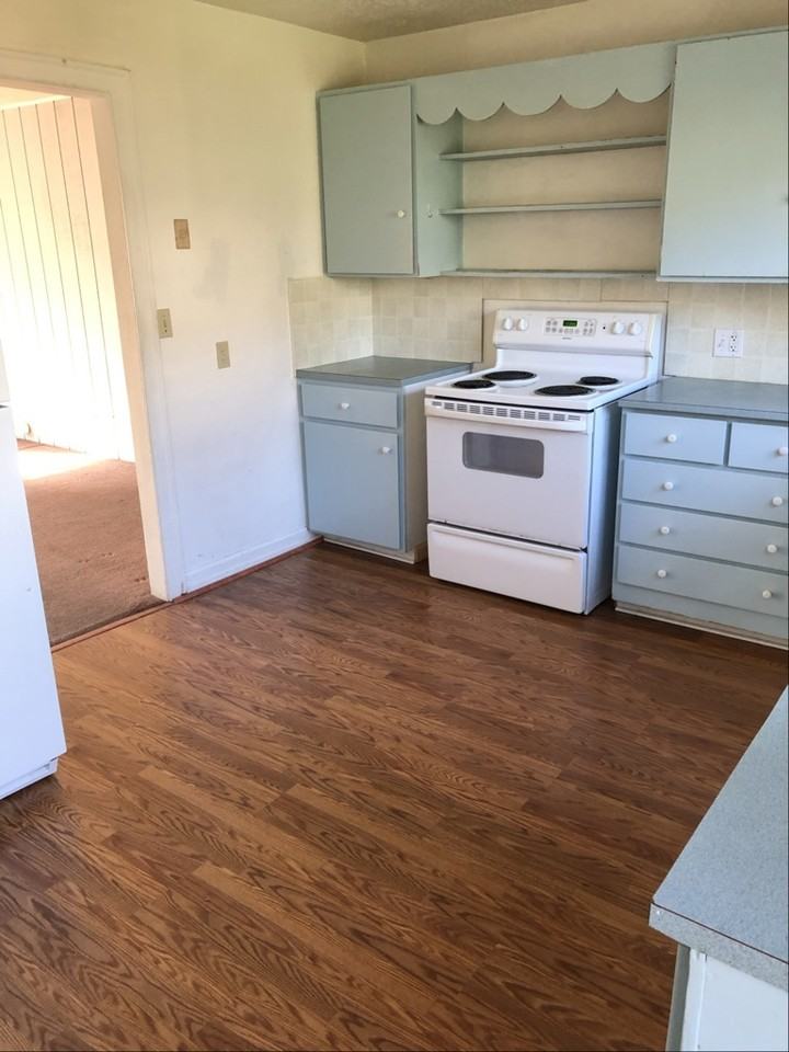 1975 Nw Kings Pl #A - Photo 2 of 10