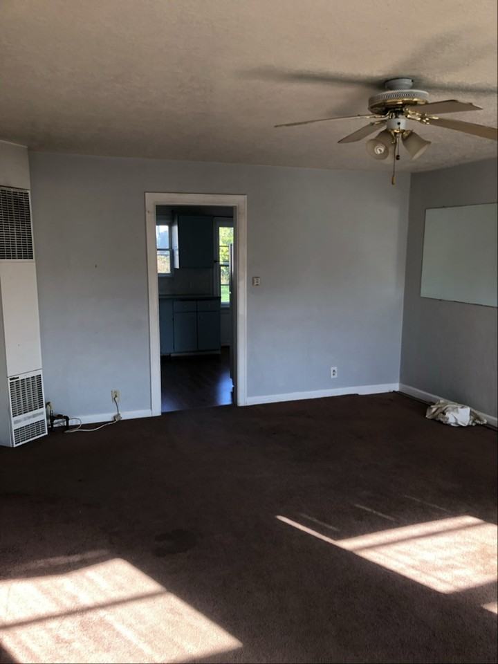 1975 Nw Kings Pl #A - Photo 3 of 10