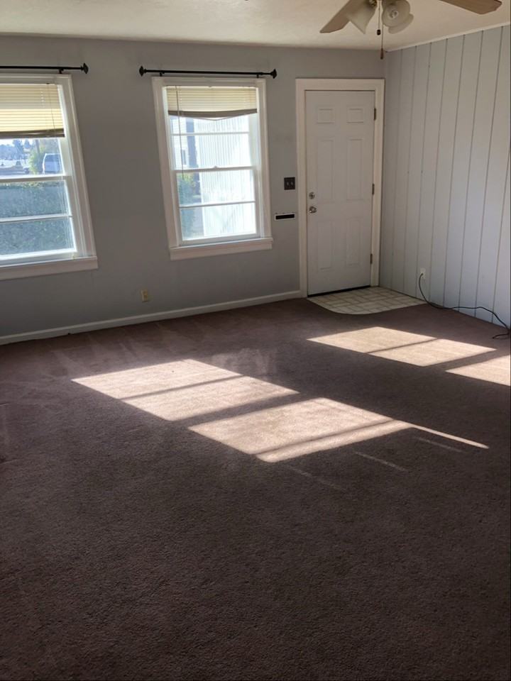 1975 Nw Kings Pl #A - Photo 4 of 10