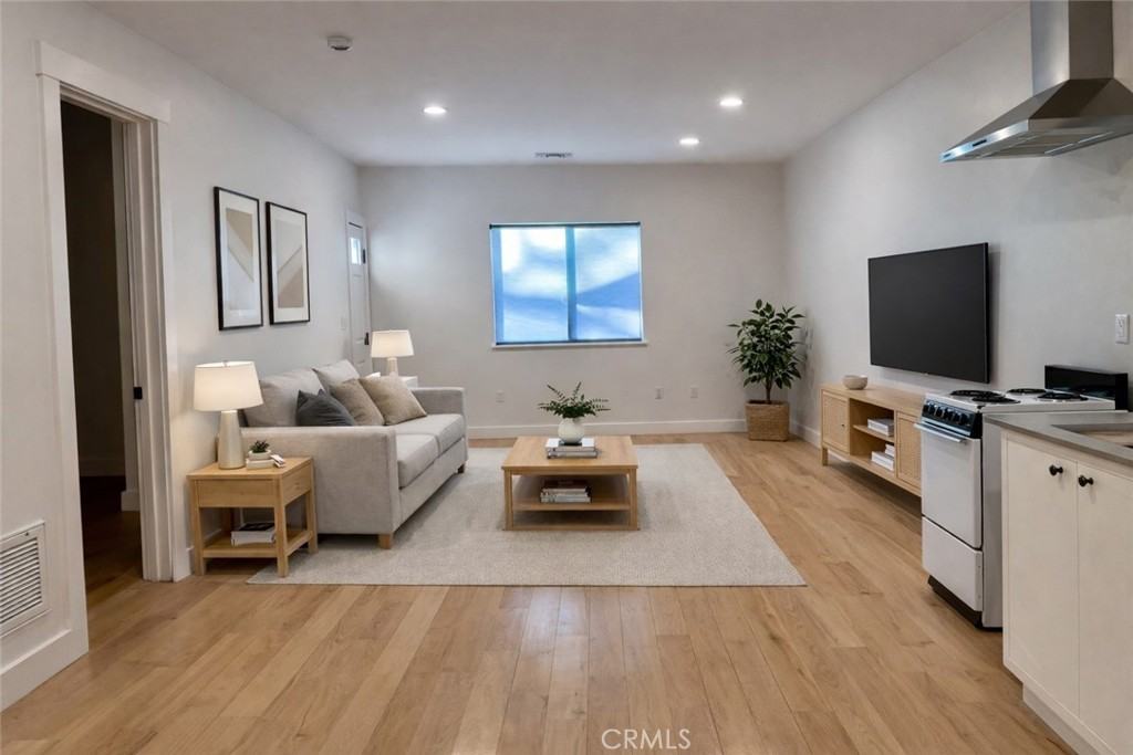 921 Berkeley Ave #921 - Photo 2 of 20