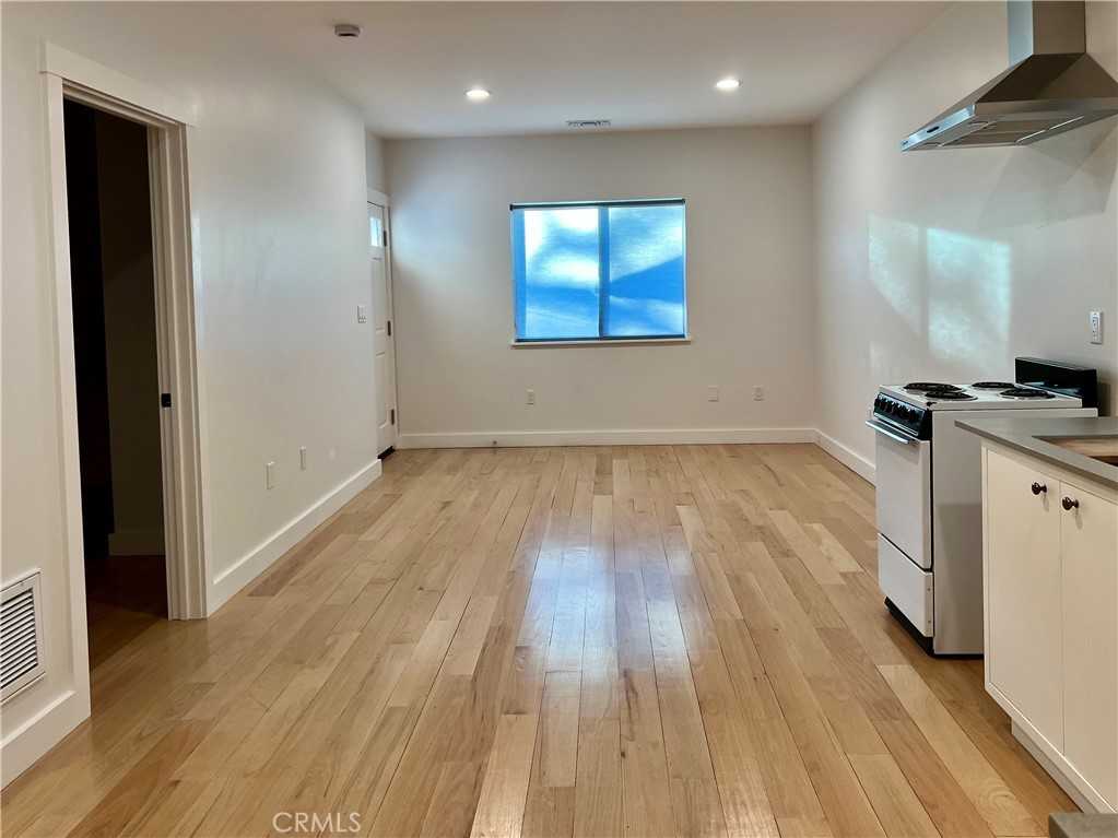 921 Berkeley Ave #921 - Photo 7 of 20