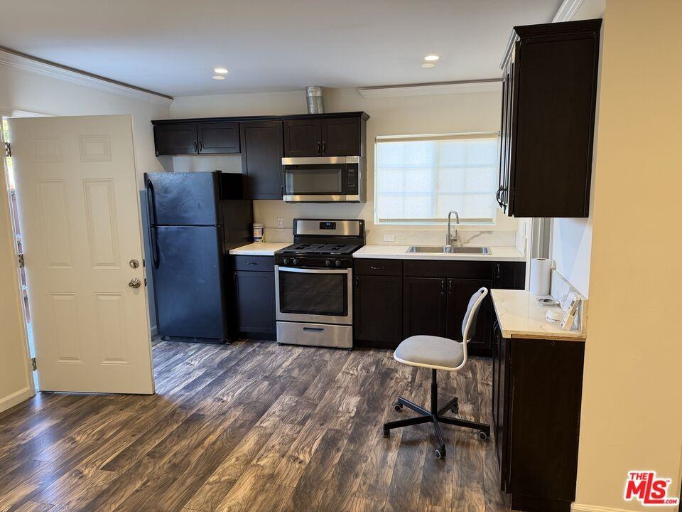 19308 Calvert St #19308 - Photo 2 of 4