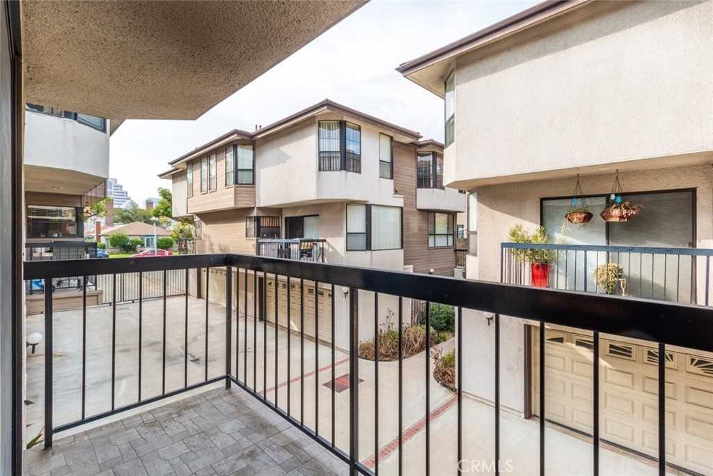 514 N Isabel St #514C - Photo 4 of 36