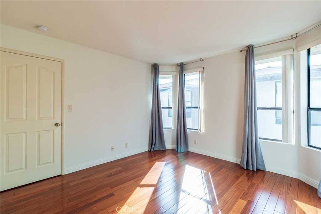 514 N Isabel St #514C - Photo 7 of 36