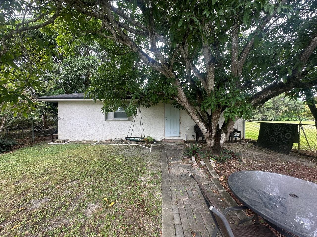 Unincorporated West Dade #20250A - Photo 3 of 20