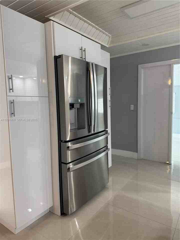 881 Hialeah Dr #881 - Photo 2 of 36