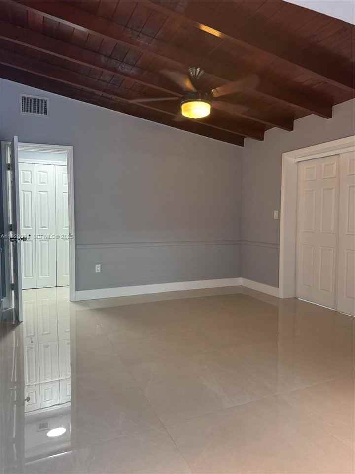 881 Hialeah Dr #881 - Photo 4 of 36