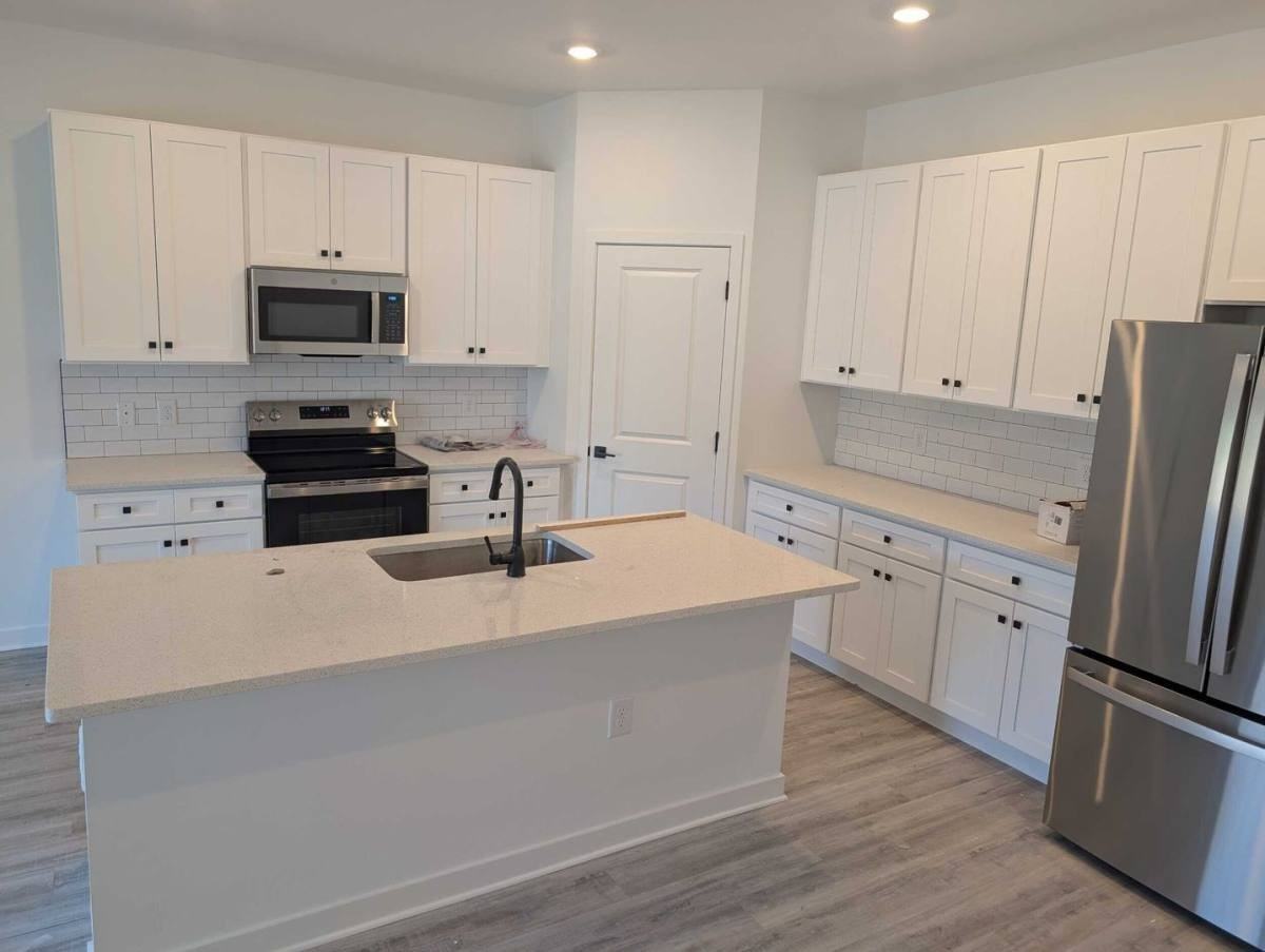 9251 Agate St - Photo 2 of 10