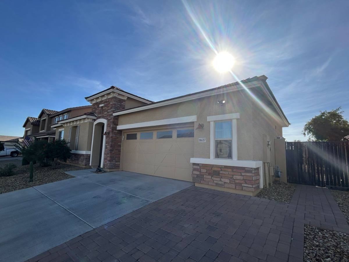 18627 W N Lane - Photo 3 of 10