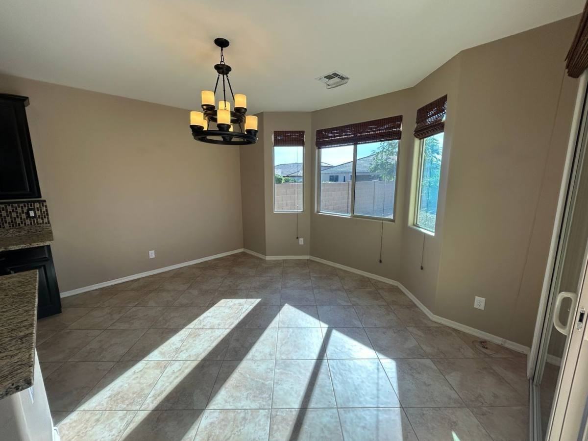 18627 W N Lane - Photo 5 of 10