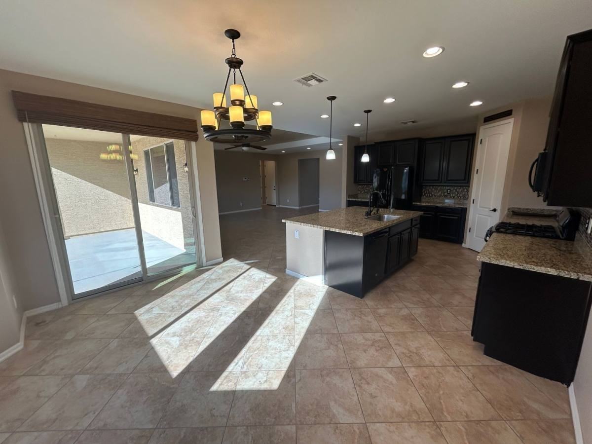 18627 W N Lane - Photo 7 of 10