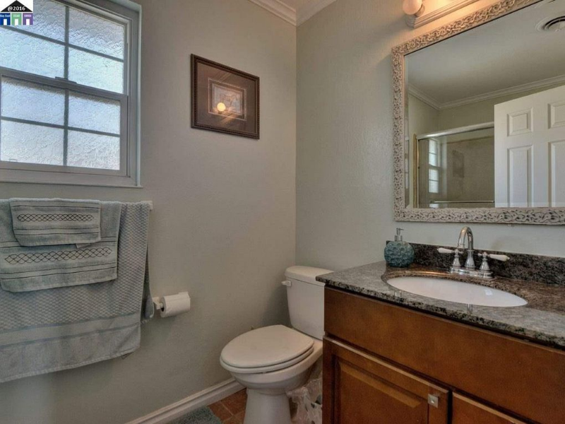 3813 Lake Ontario Dr - Photo 5 of 16