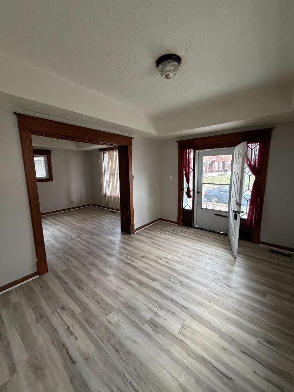 2652 Bank St - Photo 2 of 13