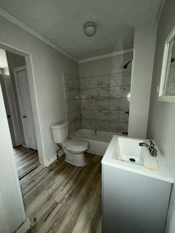 2652 Bank St - Photo 6 of 13