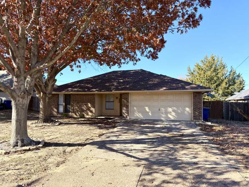 800 Nicole Dr - Photo 3 of 14