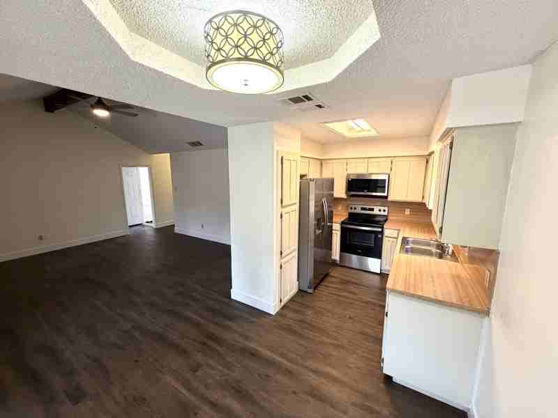 800 Nicole Dr - Photo 4 of 14