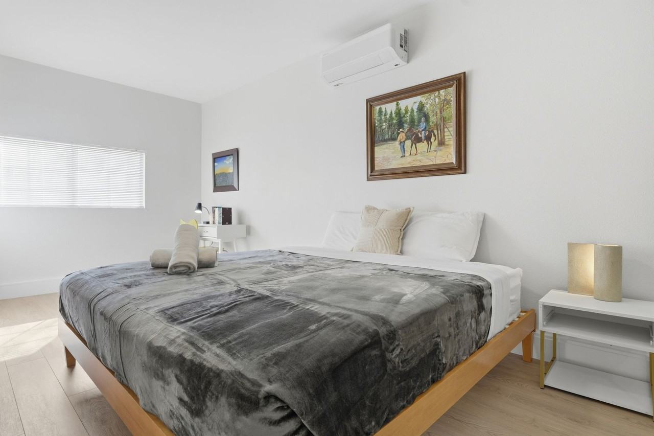 1708 E 17th St - Photo 6 of 50