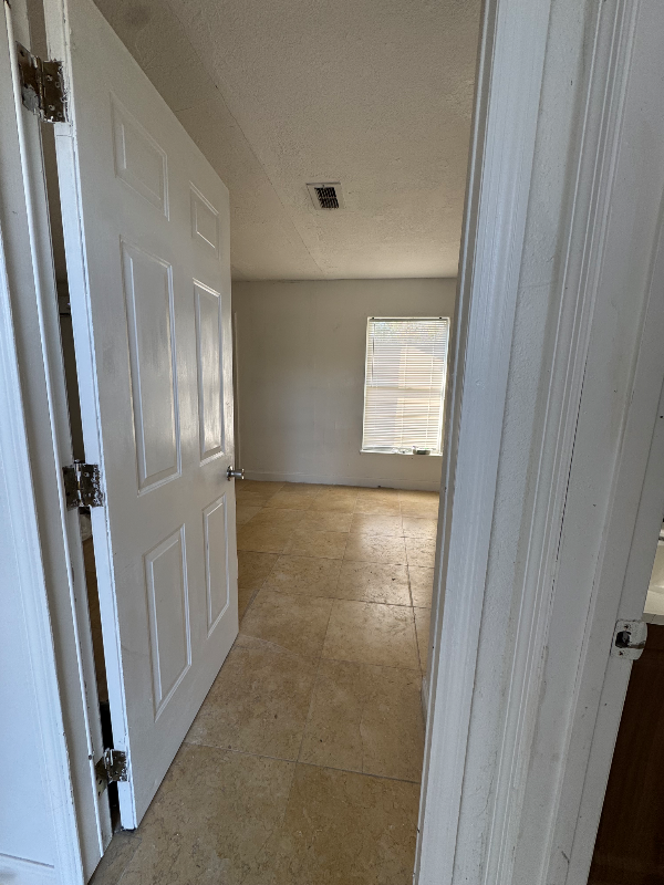 1113 Gardanne Ct - Photo 4 of 5