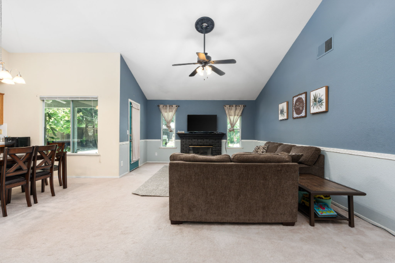 2173 Spruce Ave - Photo 3 of 19