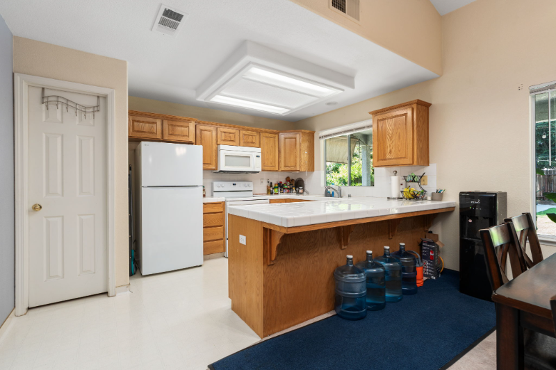 2173 Spruce Ave - Photo 6 of 19