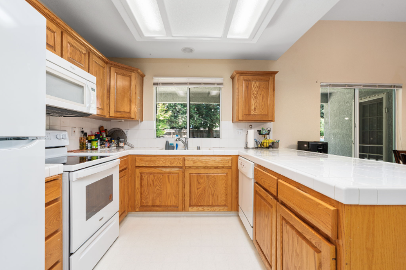 2173 Spruce Ave - Photo 7 of 19