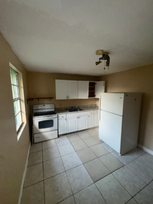 3724 Nw 22nd Ct #3724 - Photo 2 of 5