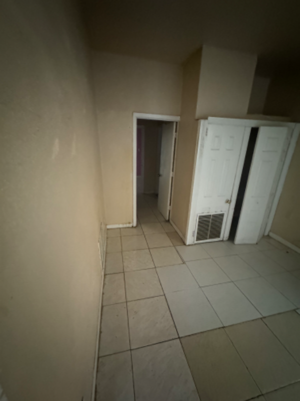 3724 Nw 22nd Ct #3724 - Photo 4 of 5