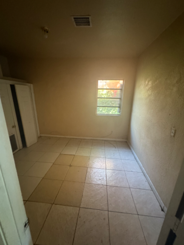 3724 Nw 22nd Ct #3724 - Photo 5 of 5