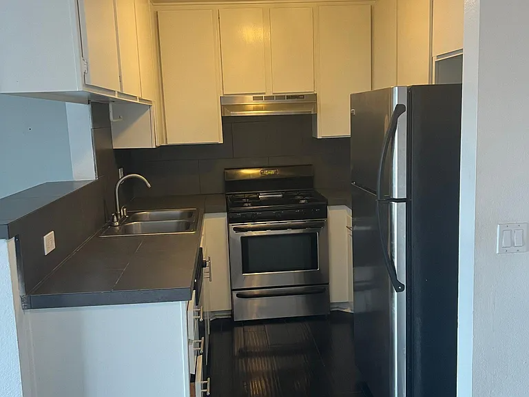 7531 Hampton Ave #201 - Photo 4 of 4