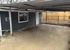 featured image of 105 1/2 E Bond St