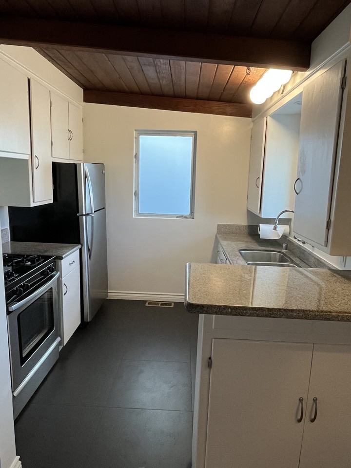 625 S Catalina Ave #A - Photo 3 of 9