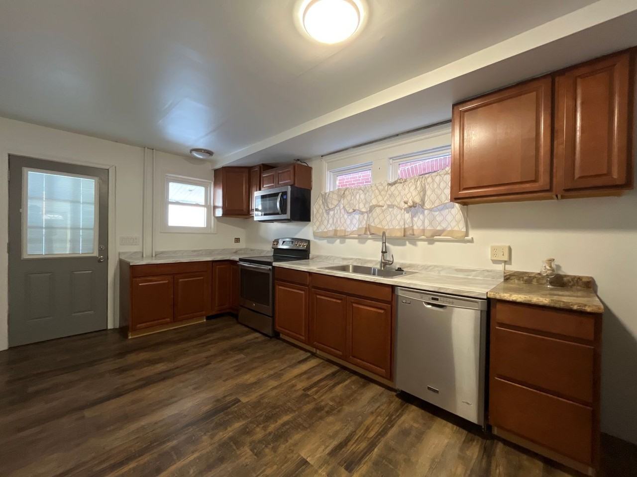 809 S 10th St - Photo 4 of 20