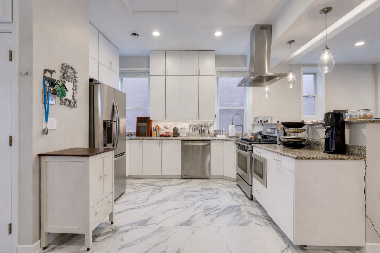 1128 W Fullerton Ave #3 - Photo 3 of 16