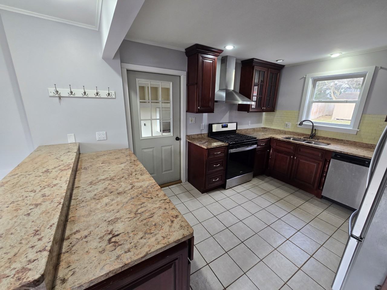 205 Elmbrook Dr #1 - Photo 7 of 36