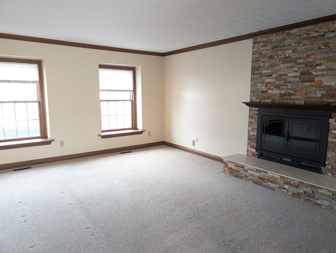 3985 Walnut Grove Ln - Photo 7 of 37