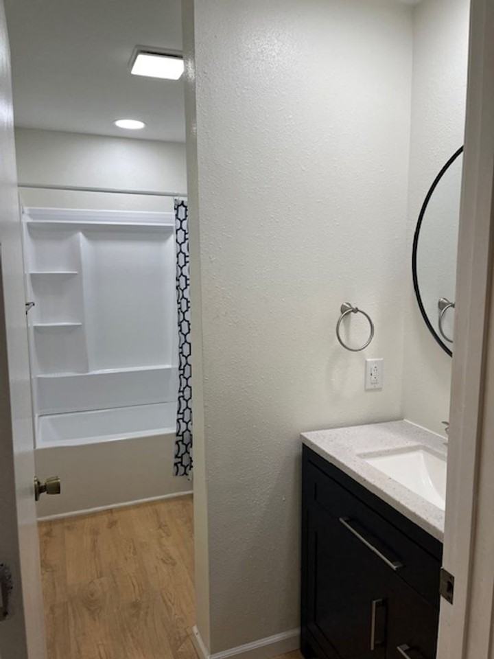 10023 Saint Clair Ave - Photo 5 of 9