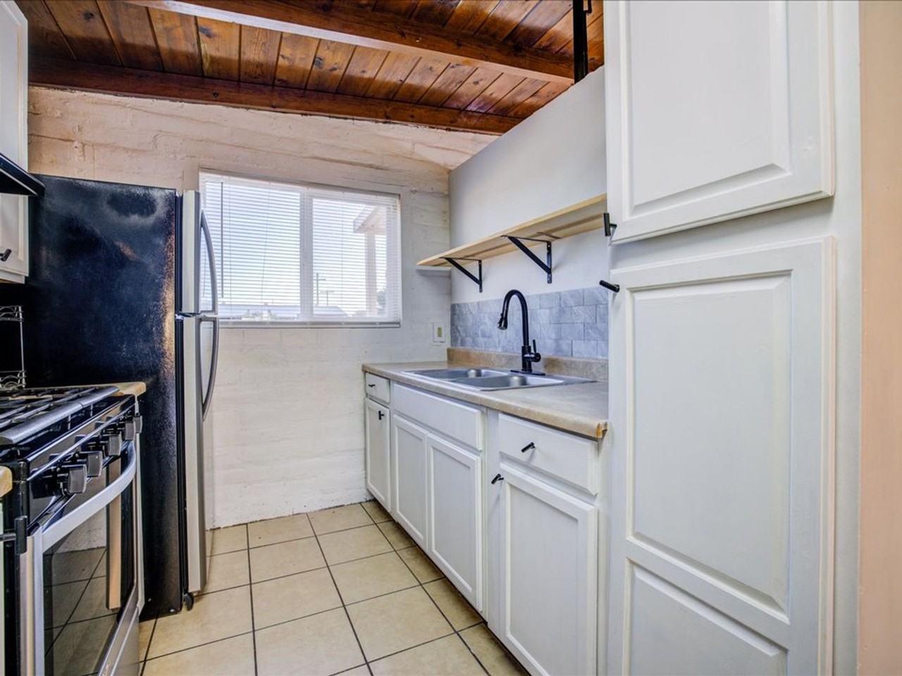 174 W Borrego St - Photo 4 of 17