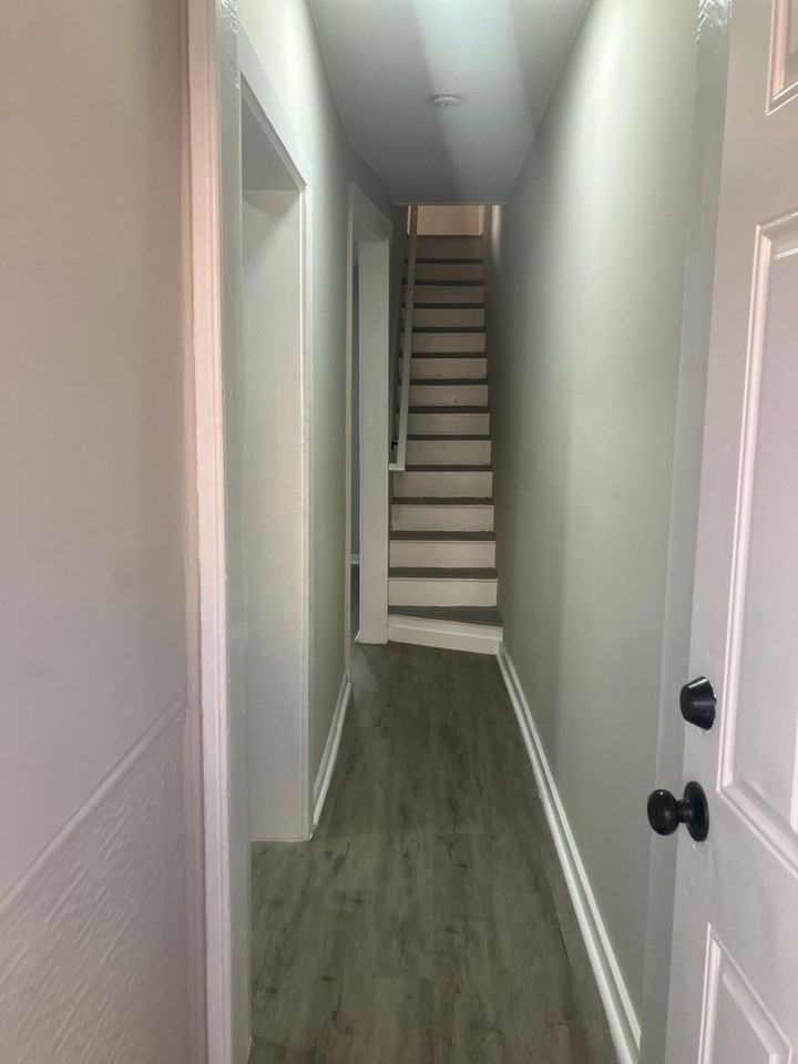 502 N Curley St - Photo 3 of 23