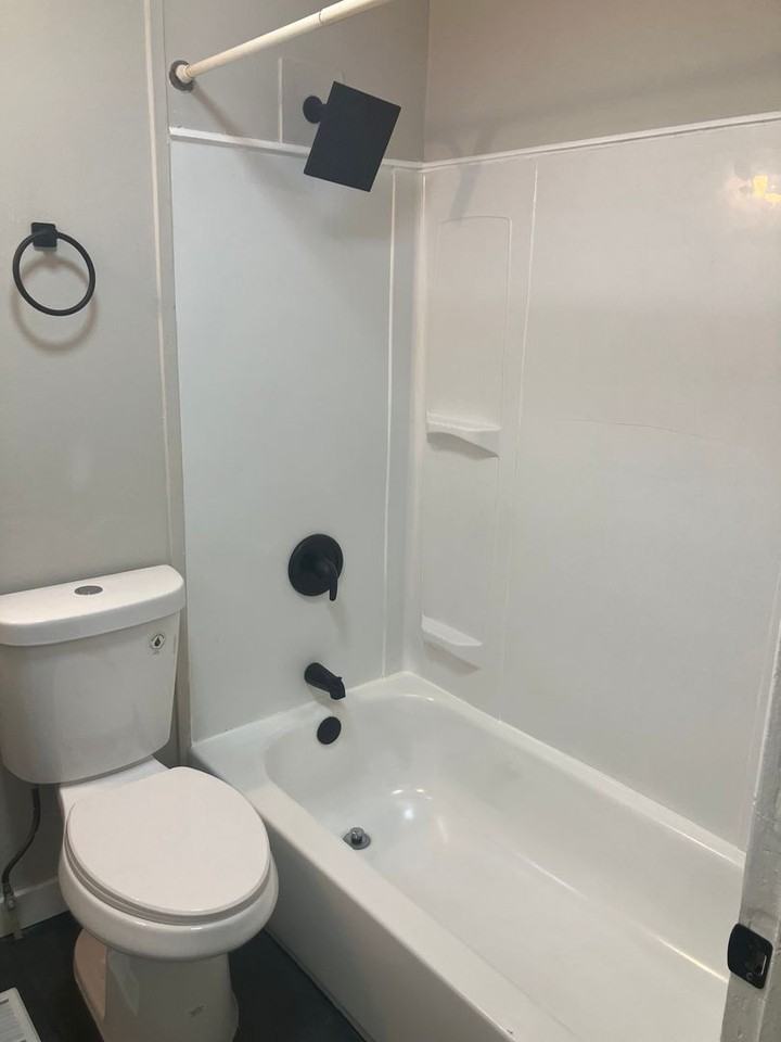 502 N Curley St - Photo 5 of 23