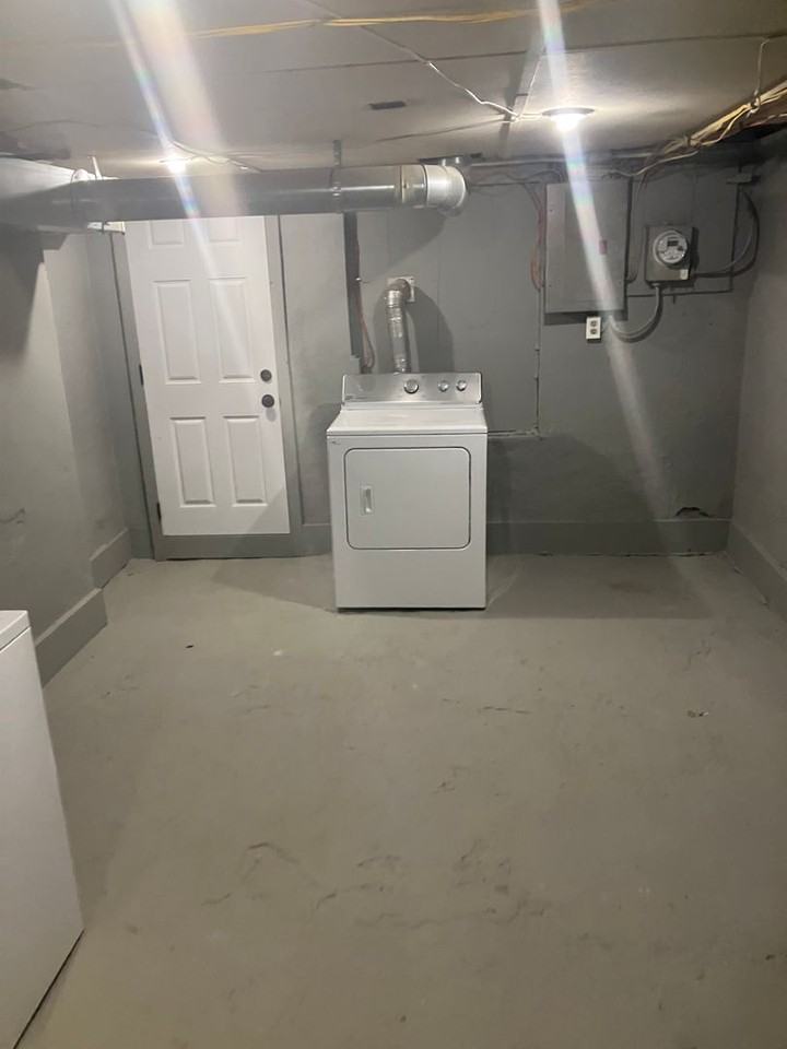 502 N Curley St - Photo 6 of 23