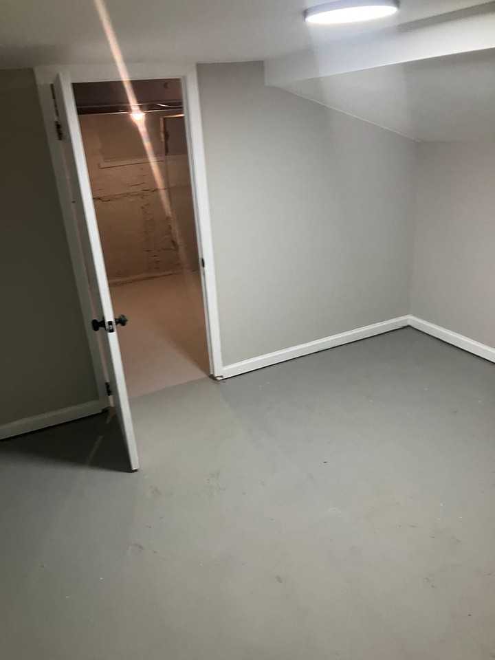 502 N Curley St - Photo 7 of 23