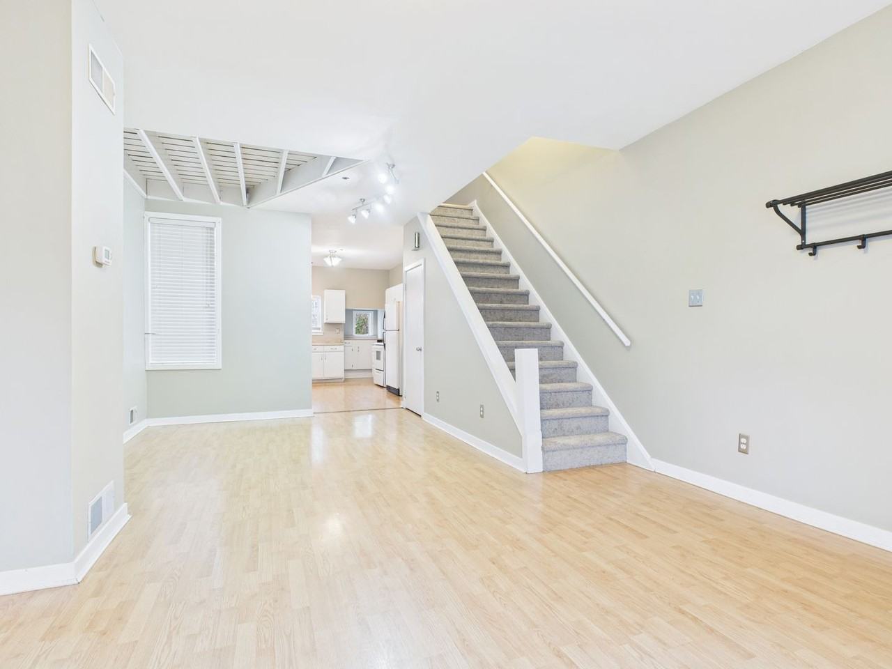 1328 Fulton St - Photo 5 of 33