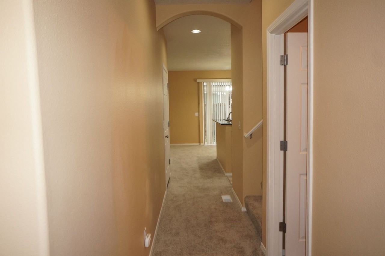 532 Ne Caden Ave - Photo 2 of 38