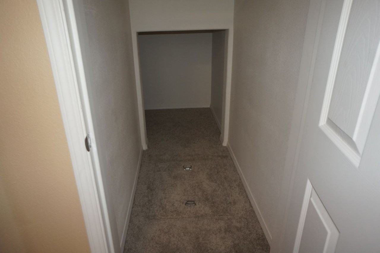 532 Ne Caden Ave - Photo 5 of 38